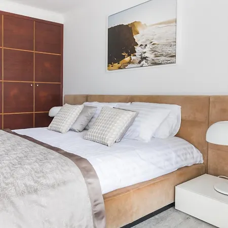 Quinta Da Serra - Luxurious - Heated Pool & Jacuzzi