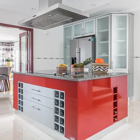 Quinta Da Serra - Luxurious - Heated Pool & Jacuzzi