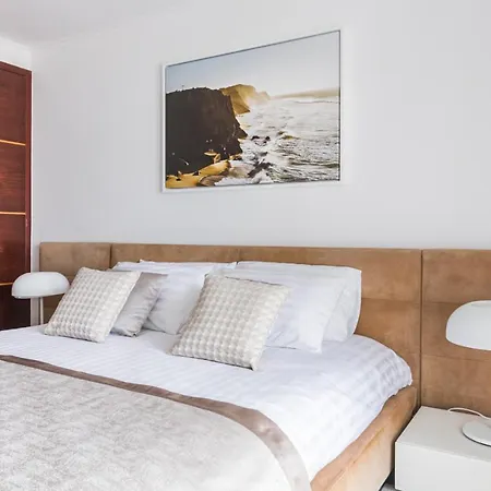 Quinta Da Serra - Luxurious - Heated Pool & Jacuzzi Villa *