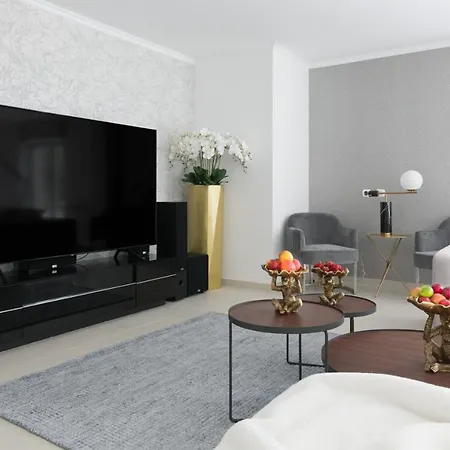 Quinta Da Serra - Luxurious - Heated Pool & Jacuzzi Villa