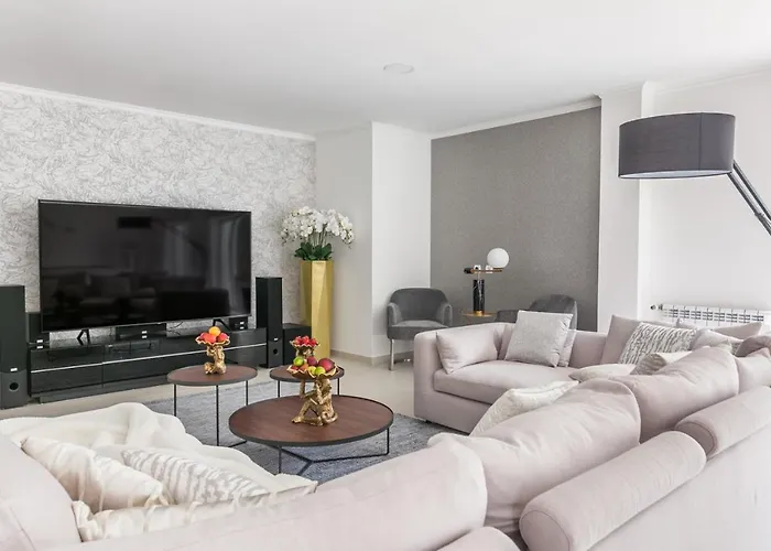 Quinta Da Serra - Luxurious - Heated Pool & Jacuzzi Hotel