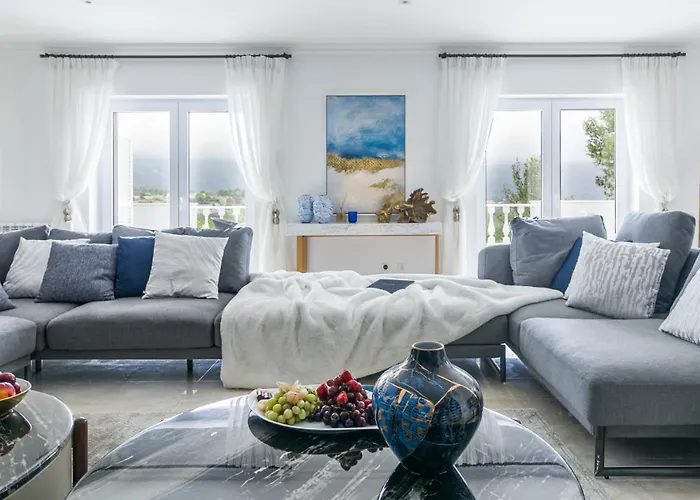 Quinta Da Serra - Luxurious - Heated Pool & Jacuzzi