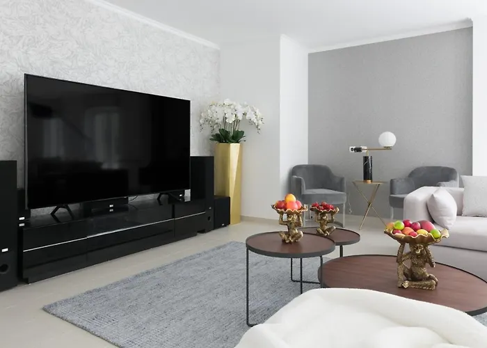 Quinta Da Serra - Luxurious - Heated Pool & Jacuzzi Hotel