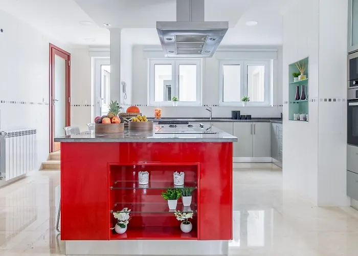 Quinta Da Serra - Luxurious - Heated Pool & Jacuzzi Hotel